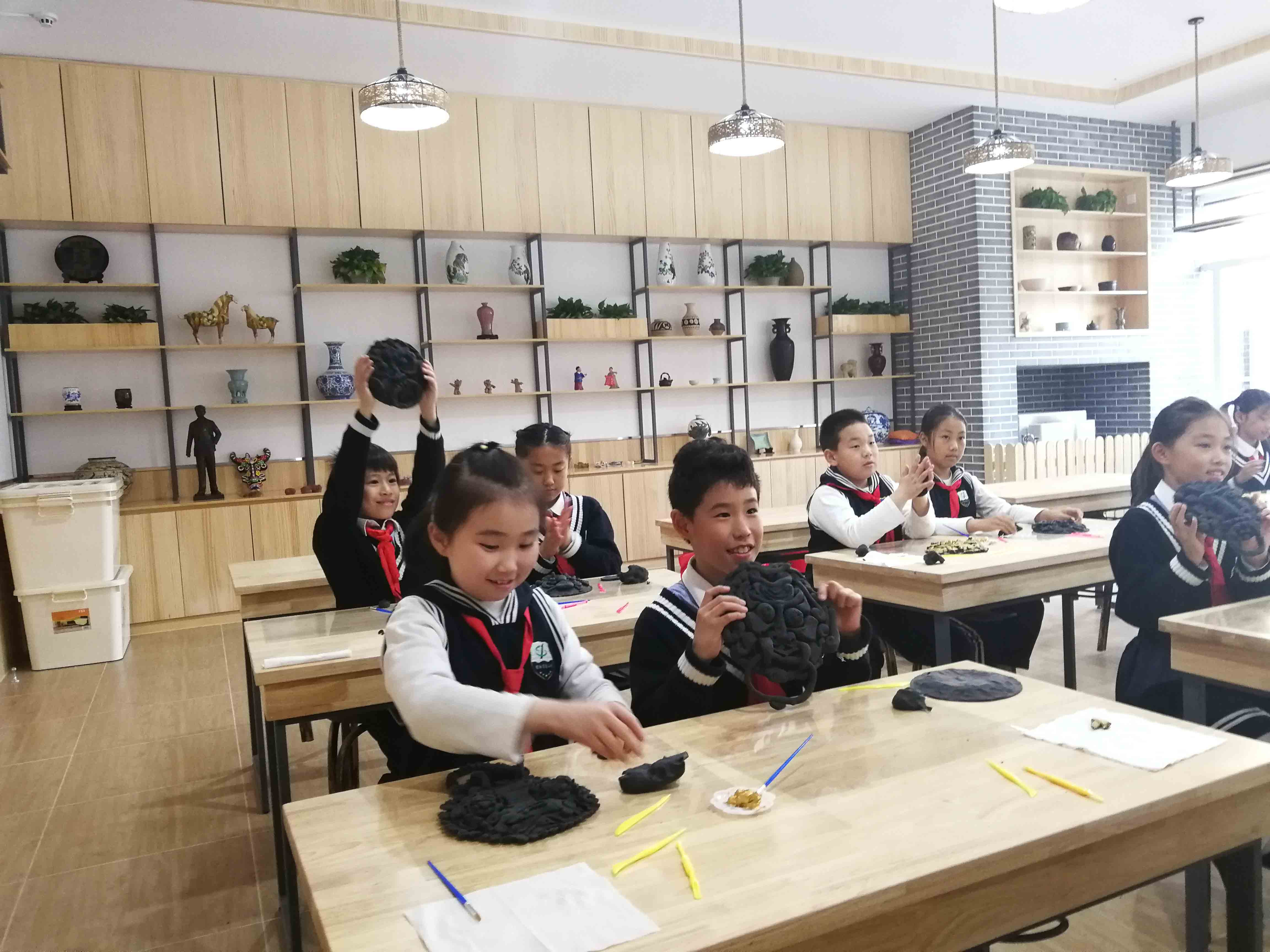 当你不知道DT是什么的时候 朝阳区这家小学已经开设课程了