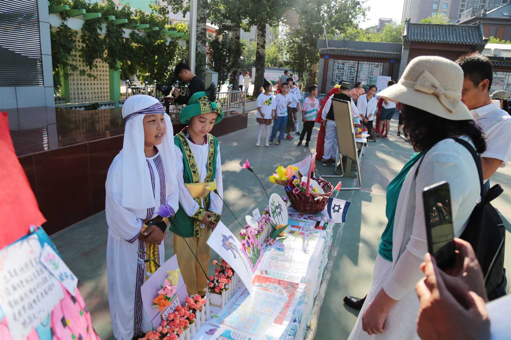 纪家庙小学学生模拟“一带一路”线路 玩“花”样