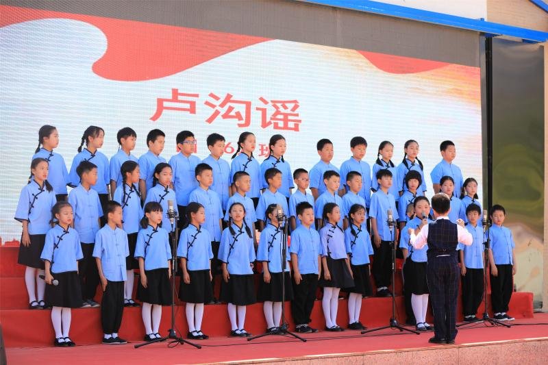 庆六一 这所学校的孩子们高声歌唱祖国
