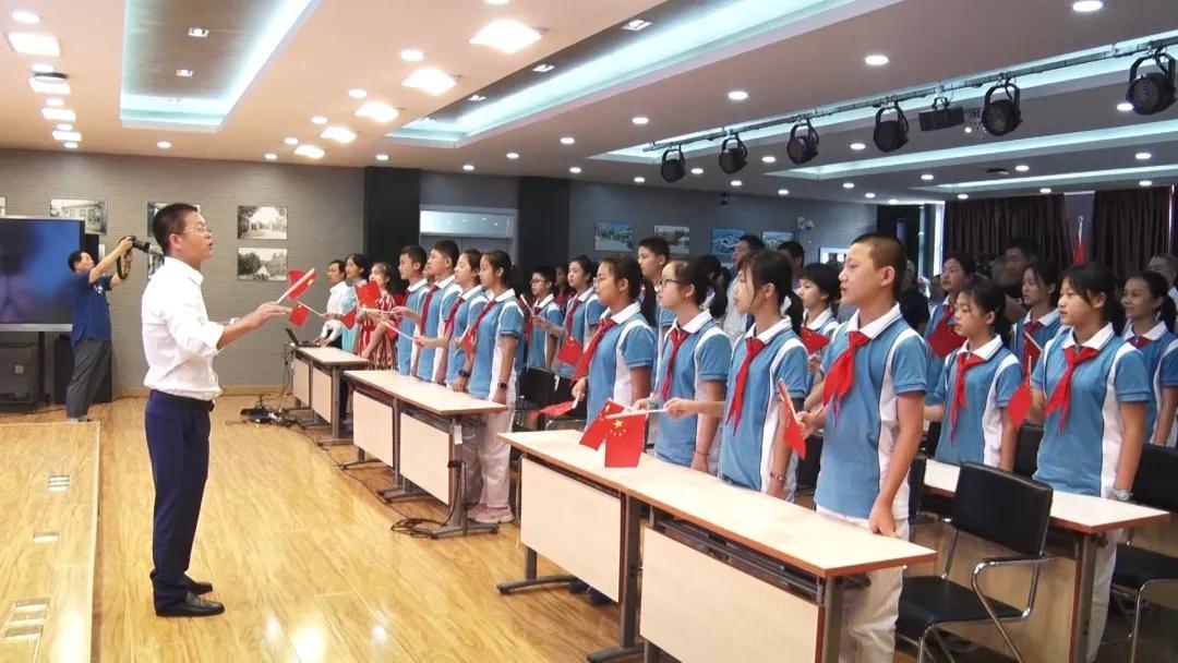 北京十中：三代老师开讲开学第一课