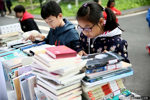 家门口的好学校吸引众多学生家长参与体验