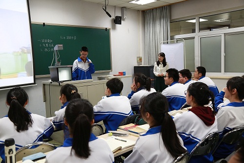 众多家长学生参观一零一世界大学展会