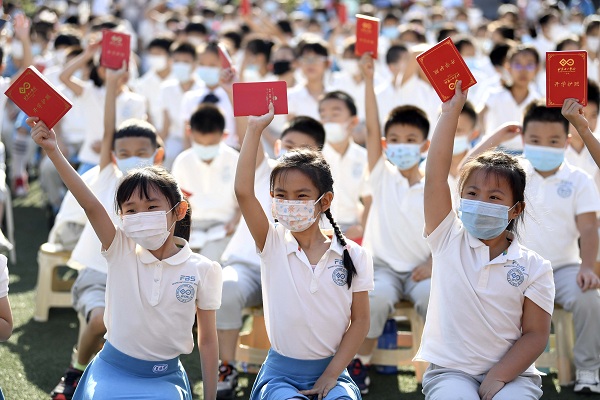 北京市十一学校一分校开学第一课致敬“平凡英雄”