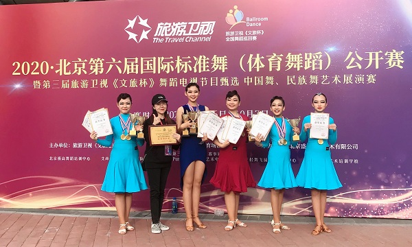 人朝拉丁舞学生社团在第六届国标舞公开赛 获3个第一、6个一等奖！