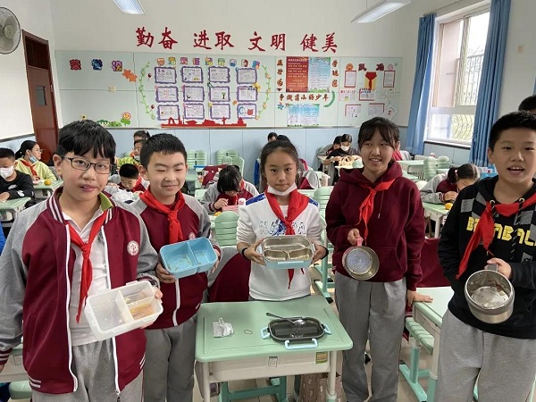 蒲黄榆第一小学：蒲公英奖章下的环保小卫士