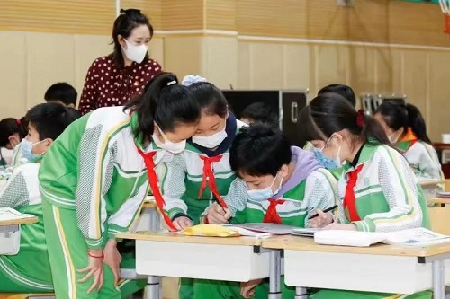 芳草地国际学校远洋小学举行新型教与学模式研究现场会