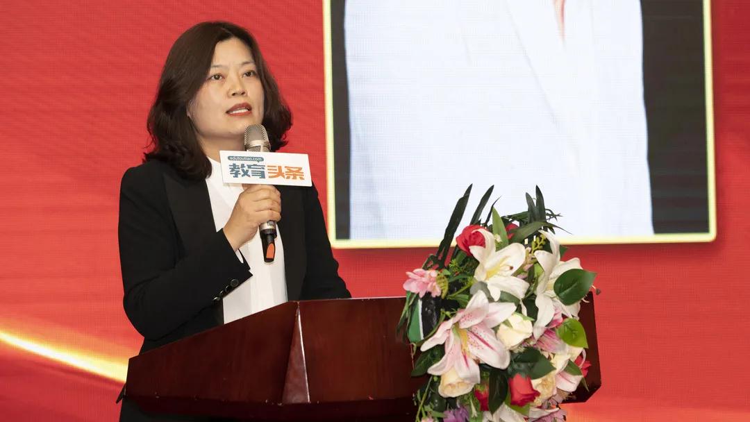 获奖教师代表北京市八一学校年级组长解志斌发言