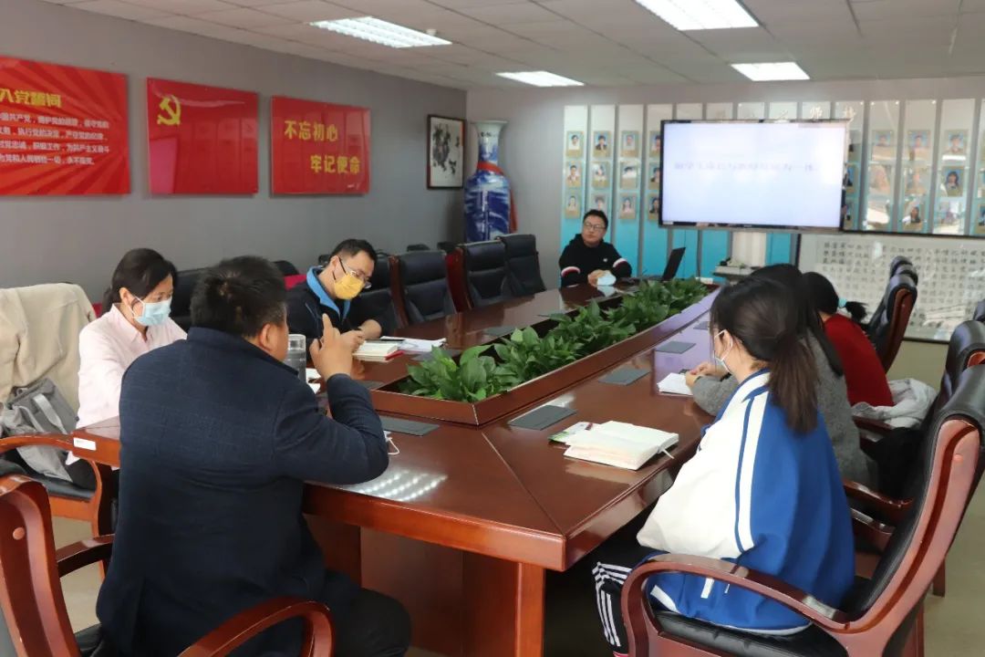 陈经纶中学本部高中校区博士工作站开展经验交流活动