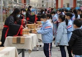 北京十一学校丰台小学举行春耕节启动仪式