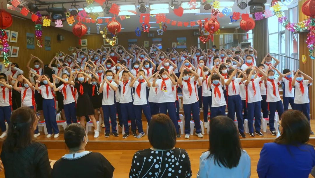 朝阳区兴隆小学举行六年级毕业典礼