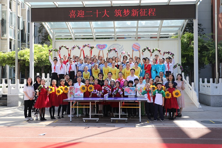 芳草地国际学校远洋小学聘请乒乓球世界冠军丁宁为校外辅导员 