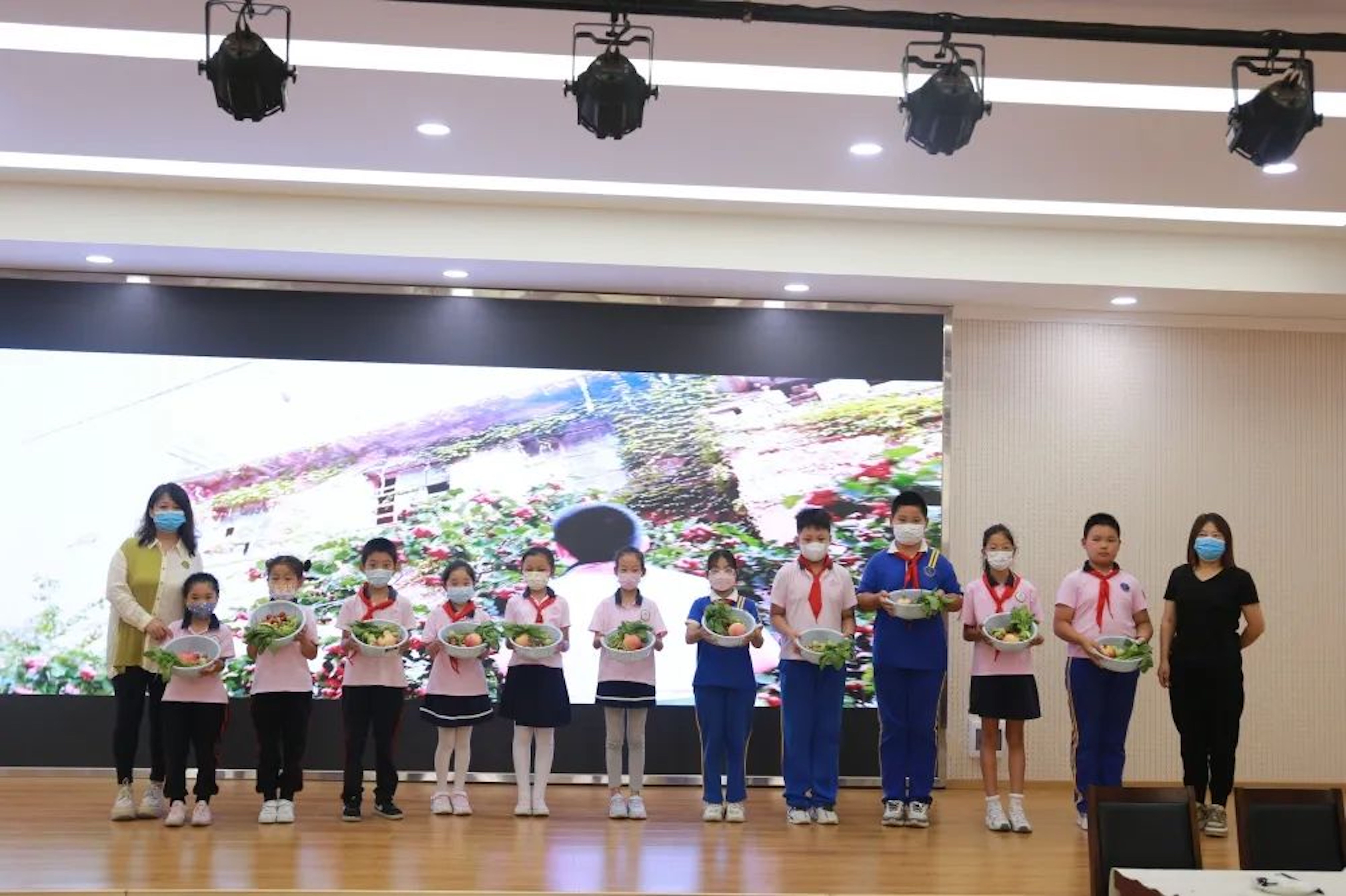 北京市门头沟区京师实验小学开展迎丰收庆重阳活动