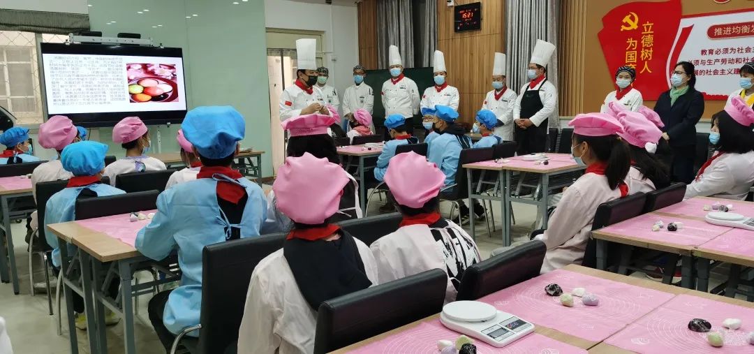 兴隆小学开展特色劳动体验课程“美食小课堂”