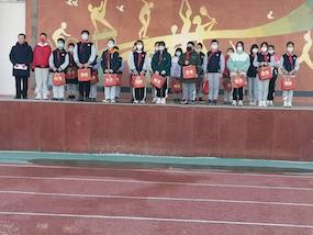 北京市房山区长阳中心小学：每个班级都收到了新学期福袋