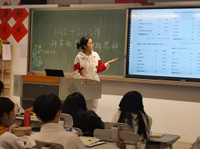 人大附中朝阳学校开展高中生研究性学习课题中期推进与答辩活动