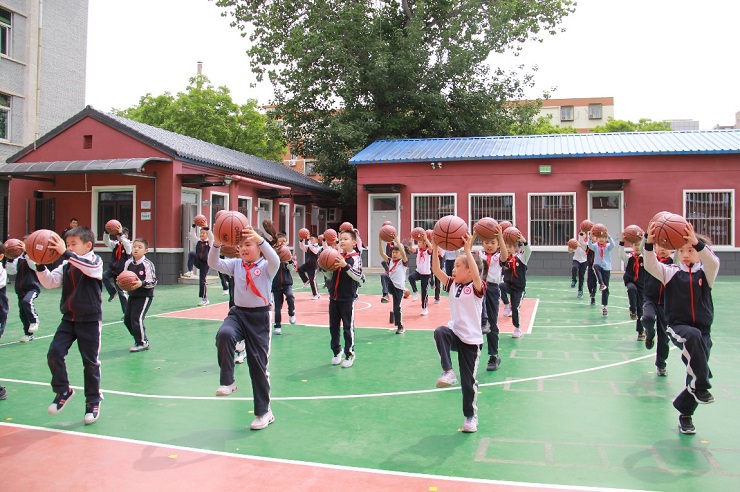 北京市第十四中学小学部：多元课间操培养韧性少年