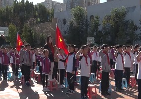 花家地实验小学方舟校区举行少先队入队仪式暨庆国庆迎中秋活动