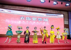 东城区中轴文化创意作品集市活动在崇文小学举行