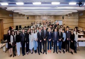 新加坡管理学院携手中国高校，聚焦领导力新要求，举办国际未来领袖论坛