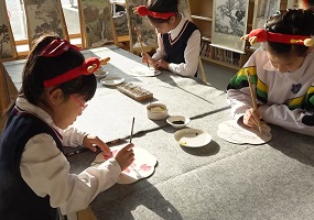 北京市昌平区回龙观第二小学成功举办首届全员书画展