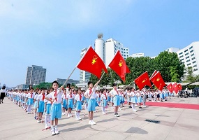 首都师范大学附属小学举办一年级新队员联合入队仪式