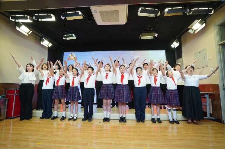峥嵘岁月八十载，红色血脉永传承 ——黑芝麻胡同小学2025-2026学年度第一学期开学典礼暨 爱国主义教育开学第一课