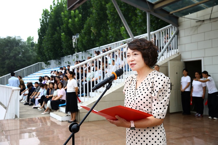 对外经济贸易大学附属中学校长牟成梅：纪念是为了铭记、传承与和平