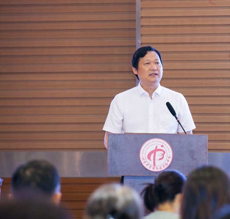 北京中学商务区实验中学＆北京中学商务区实验小学校长肖中：在五彩缤纷的世界里创造性成长