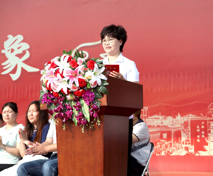 北京市门头沟区新桥路中学校长宋淑英：桥联校家社 感恩齐向阳