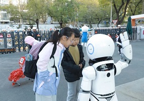 AI+智乐，慧悦创未来——培英小学科技节打造沉浸式科技体验盛宴