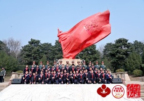 丰台学子走进八宝山革命公墓，以青春之声致敬长征精神