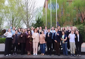 北京市新府学外国语学校与俄罗斯海参崴市第82中学签约共建友好学校