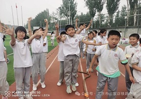 从一套摔跤操看一所学校的育人之道