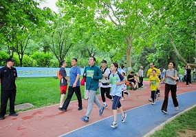 从“小公园”到“大课堂”：一场亲子跑背后的丰台育人实践