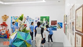 对外经济贸易大学附属中学校庆学生艺术展亮相798艺术区