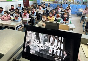 中国教科院朝阳实验学校小学低部开展国家公祭日主题班会活动