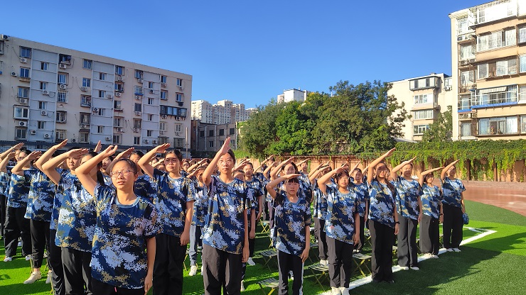 以行求知，以热爱赴山海——北京师范大学实验中学丰台学校举行2026—2027学年第一学期开学典礼