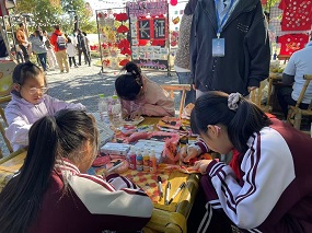 北京市丰台区把思政课堂搬进城市森林公园