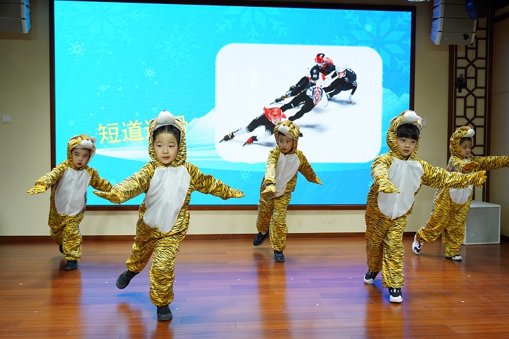 定安里-一年级小同学充满活力的冬奥冰雪操.JPG