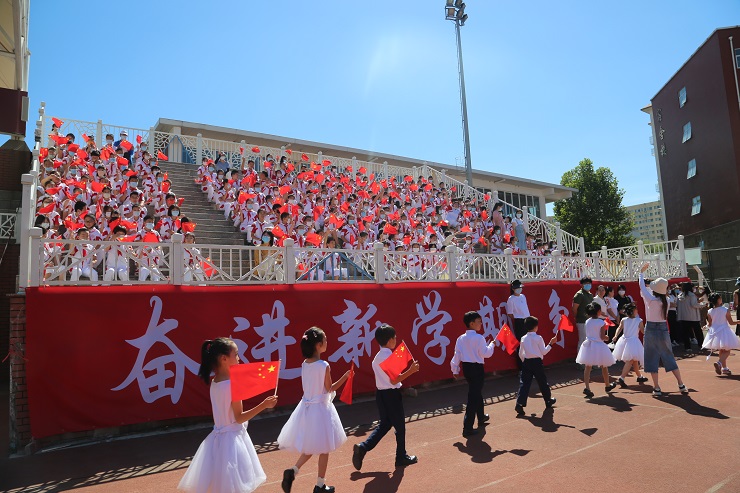 24、芍药居303校区开学典礼合唱团2.JPG