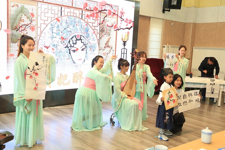师生同台“新贵妃醉酒”.JPG
