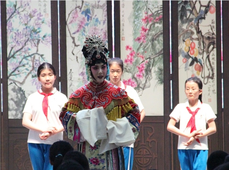 北京京剧院演员与三帆朝阳京剧社团学生进行互动.jpg