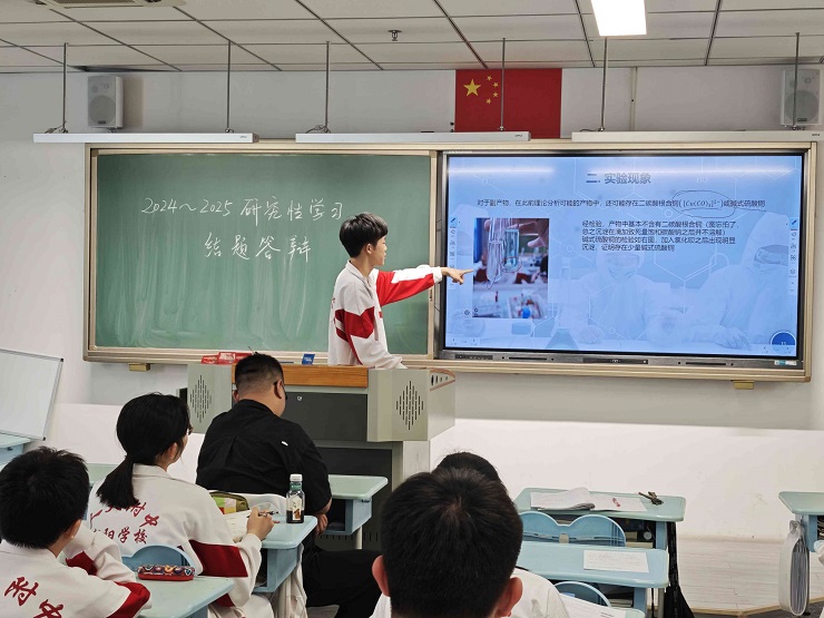 图3：学生展示实验过程.jpg