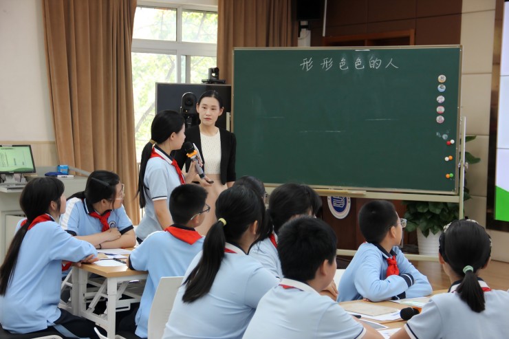 1.五年级语文教师王晓楠作展示课《形形色色的人》2(1).jpg