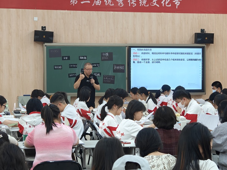 图2-刘云峰老师授课.jpg