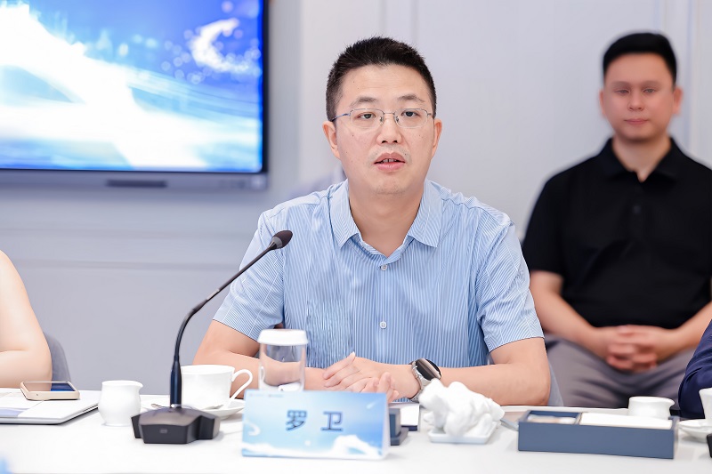 罗伟.jpg