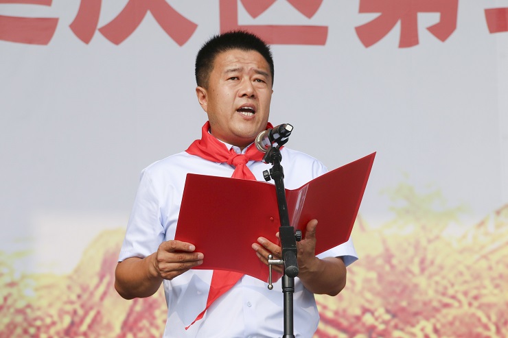 延庆区第二小学党总支书记   侯艳鹏.jpg