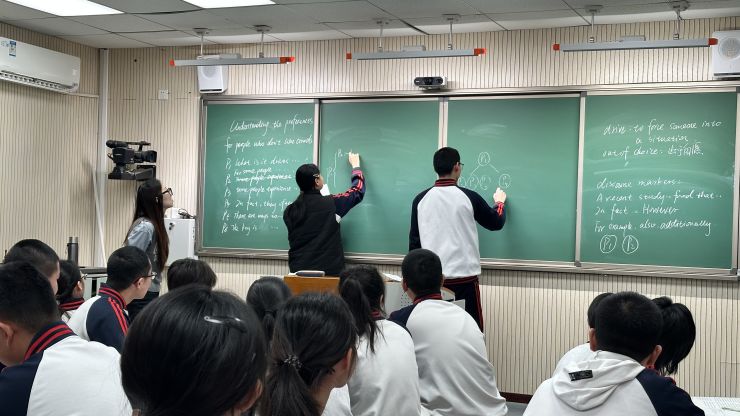 上课教师1 前.jpg