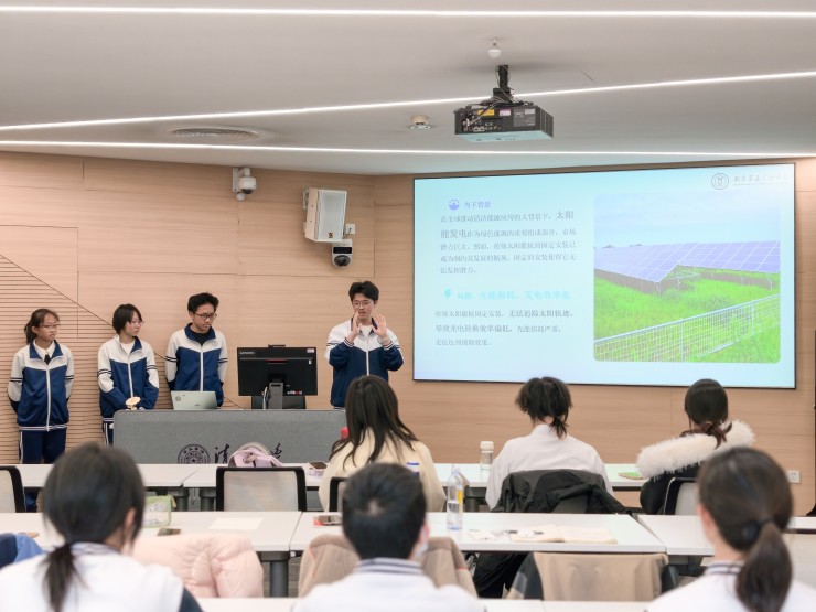 1773998708394693.jpg 学生汇报1.jpg