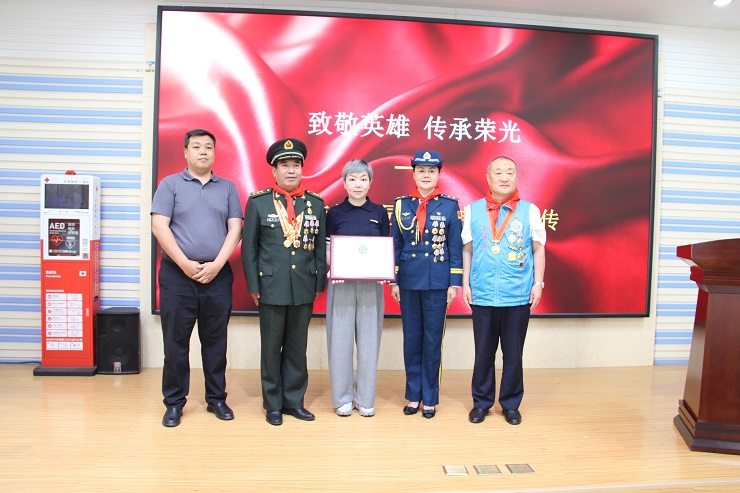 1780394106668319.jpg 授牌仪式.JPG